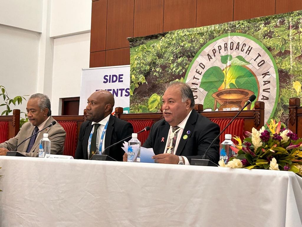 Pacific Islands Forum Ssecretary General Baron Waqa speaking at CHOGM Side Event on Kava -The Green Gold of the Pacific. (Photo PIFS website).